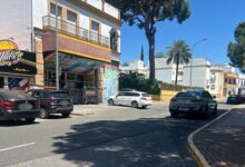 Quejas de los vecinos y comerciantes al no poder aparcar.