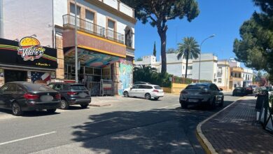 Quejas de los vecinos y comerciantes al no poder aparcar.