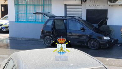 Arde un vehículo en la calle Marchena