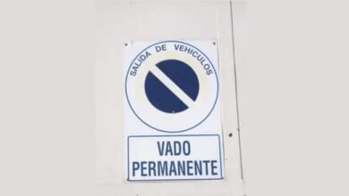 Alcalá Nos Importa solicita al Ayuntamiento la sustitución de las placas municipales de vado permanente debido a su grave deterioro