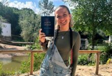 REBECA HERRERA PRESENTA LA NOVELA LA VOZ DE USAT EN LA CASA DEL GUARDA DE ALCALÁ DE GUADAÍRA