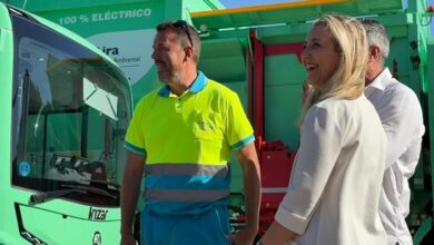 Junto a los nuevos camiones, el Ayuntamiento ha presentado también los nuevos contenedores inteligentes destinados a la recogida de la fracción orgánica