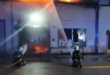3 naves afectadas en un incendio en Alcalá