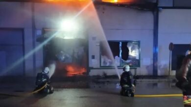 3 naves afectadas en un incendio en Alcalá