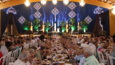 EL AYUNTAMIENTO DE ALCALÁ DE GUADAÍRA RINDE HOMENAJE A SUS MAYORES CON EL TRADICIONAL ALMUERZO DE CONVIVENCIA EN LA FERIA DE ALCALÁ 2026