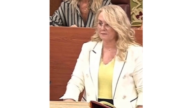 Sandra González toma posesión como diputada en el Parlamento de Andalucía con el compromiso de mantener su «raíz y acento alcalareño»