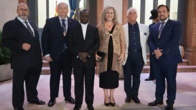 El teatro Gutiérrez de Alba se impregnó anoche del tamboril y la devoción al patrón de Alcalá con el XXXIV Pregón de San Mateo a cargo de Antonio María Lebreros Ramírez