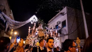 El paso con la imagen de la Divina Pastora de las Almas ha recorrido, en esta tarde noche del sábado 3 de octubre, las calles de la feligresía de la Parroquia de San Agustín de manera brillante