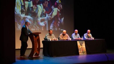 El talento carnavalero de Alcalá de Guadaíra brilla en la quinta edición del encuentro 'De Alcalá al Falla'