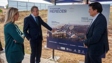 Javier Fernández visita las obras de las 84 VPO de alquiler que se construyen en Alcalá de Guadaíra con financiación de la Diputación de Sevilla
