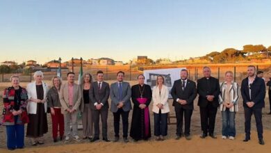 La Hermandad de la Tercera Palabra coloca la primera piedra de su futura Casa Hermandad