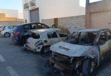 Un nuevo incendio de varios vehículos ahora en la calle Burgos, reaviva la preocupación por la seguridad en Alcalá de Guadaíra